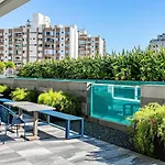 Apartamento moderno em condomínio com infraestrutura de clube CA14I